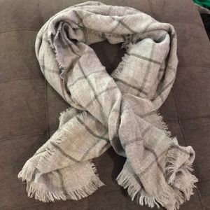 Oversized gray plaid scarf